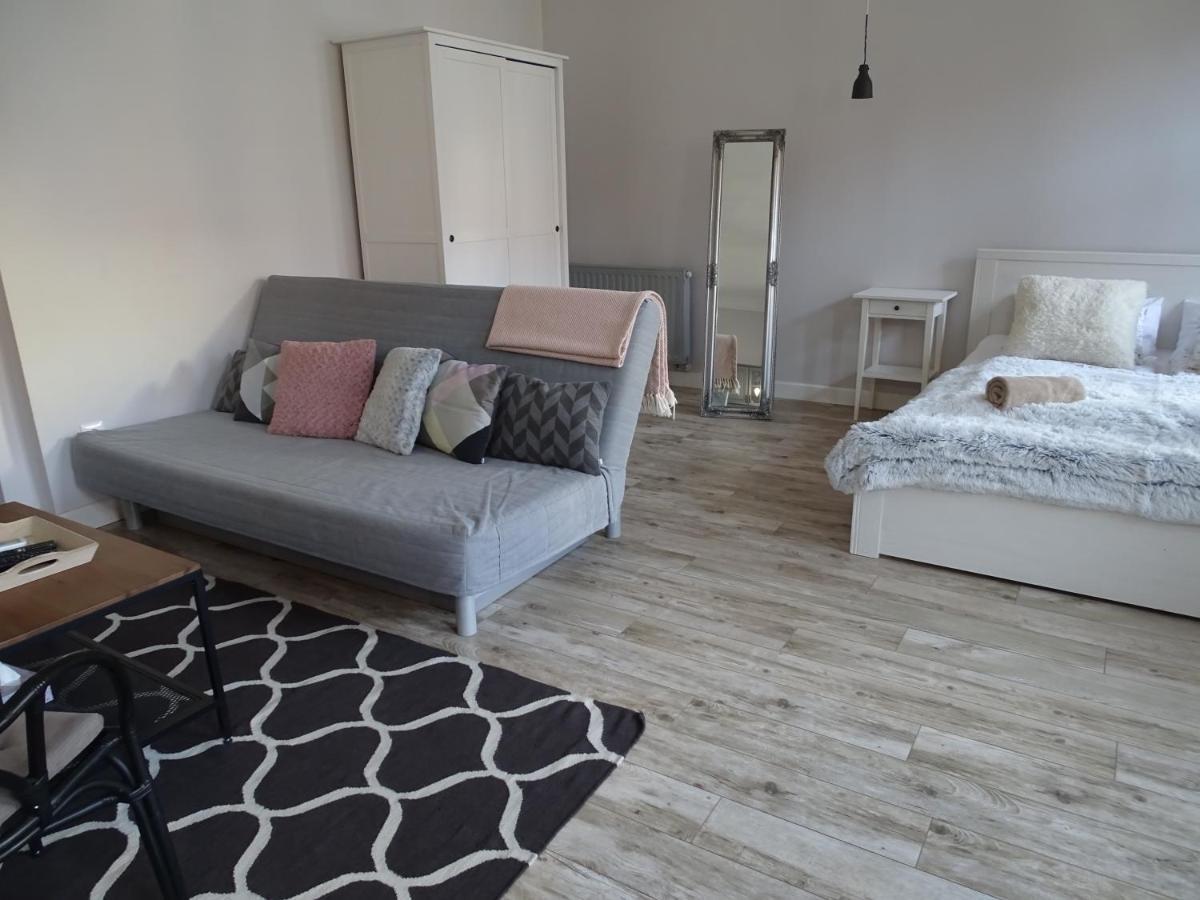 Ovaros Apartman Veszprém Eksteriør bilde