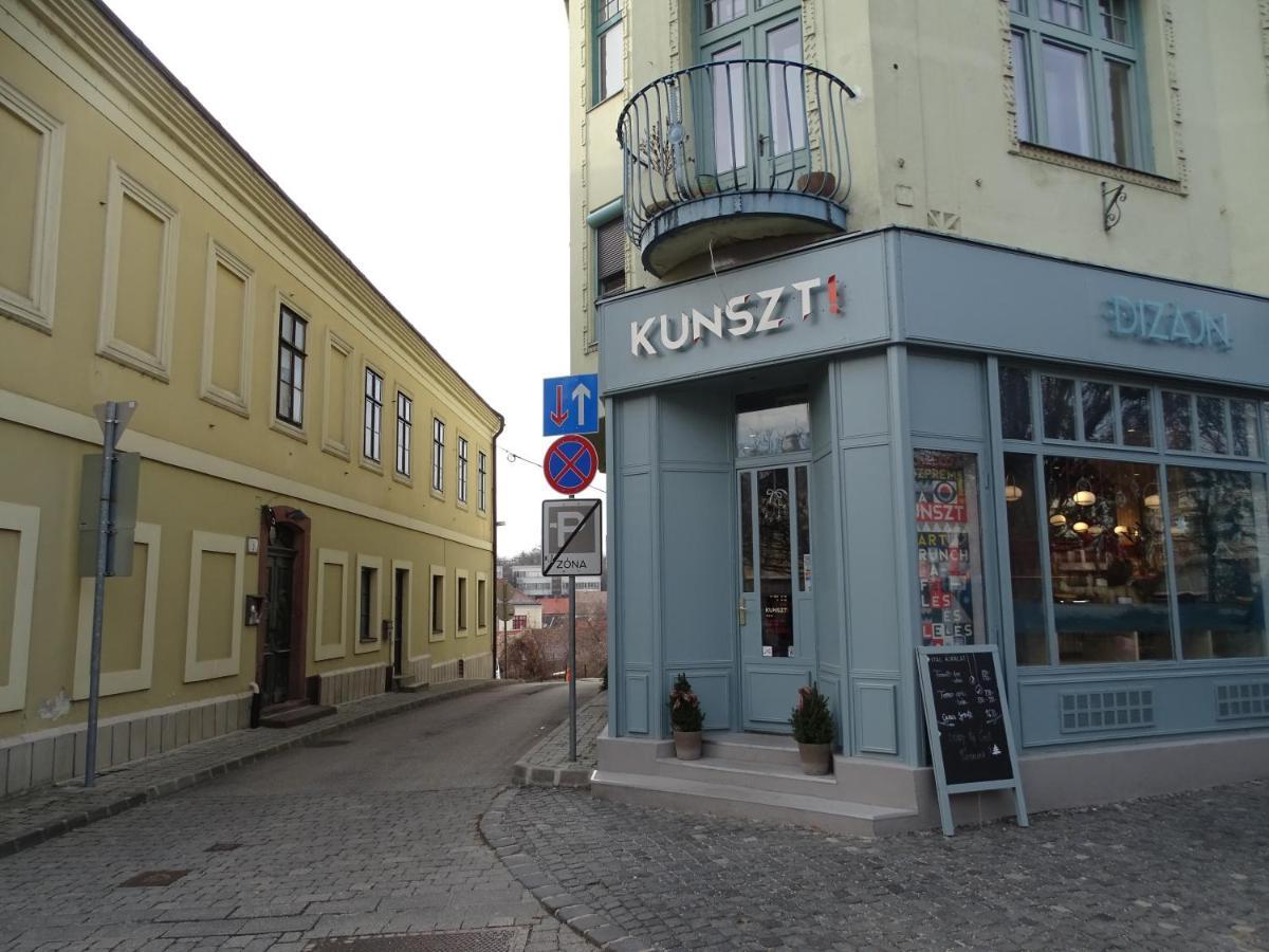 Ovaros Apartman Veszprém Eksteriør bilde