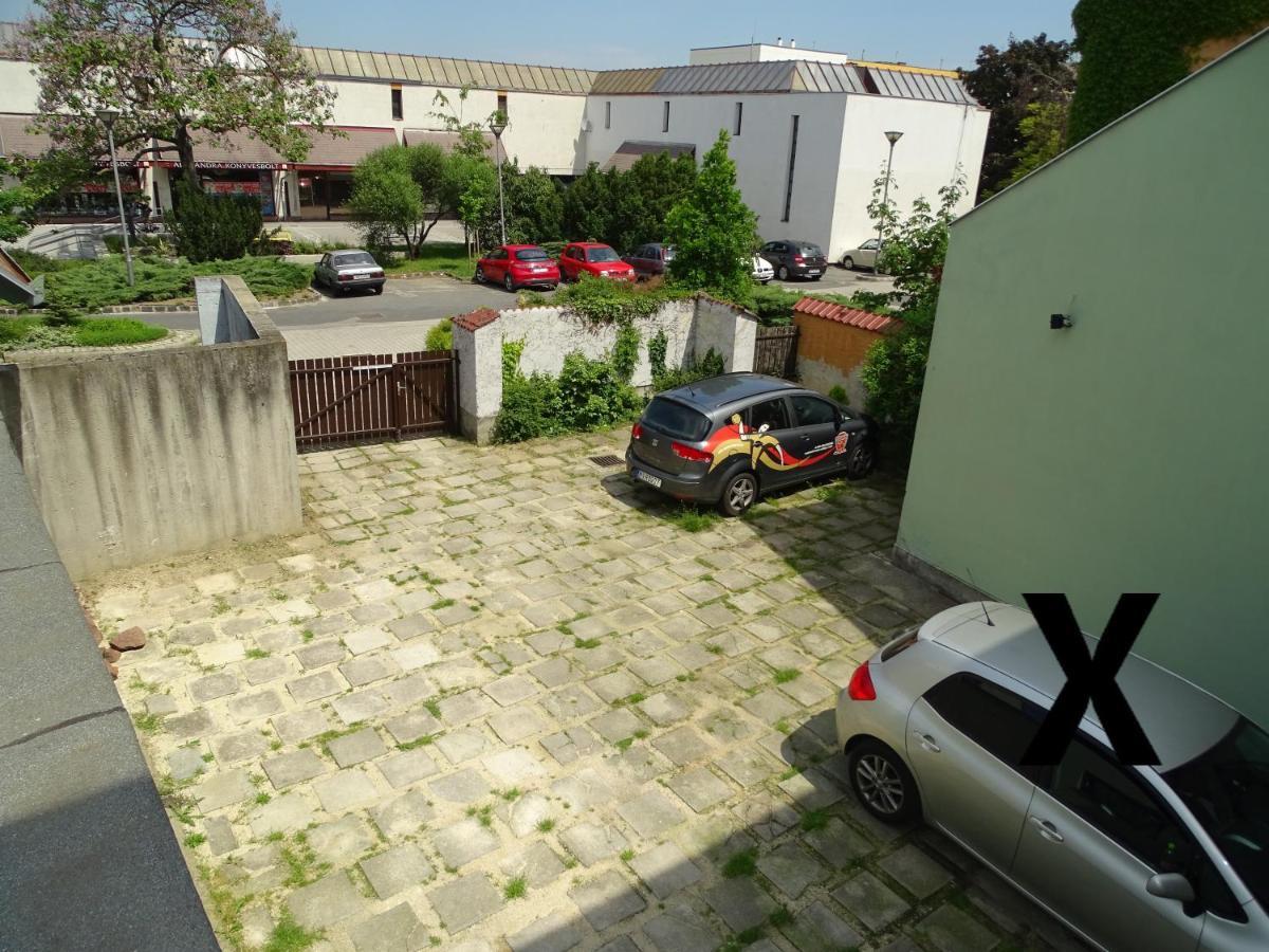 Ovaros Apartman Veszprém Eksteriør bilde