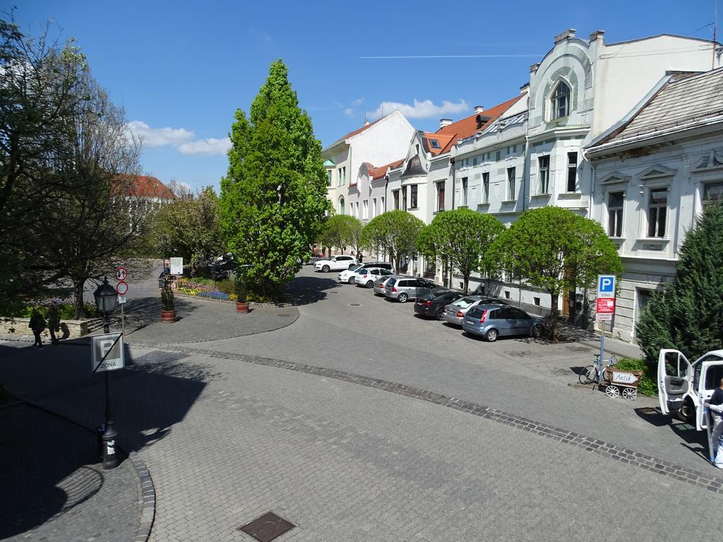 Ovaros Apartman Veszprém Eksteriør bilde