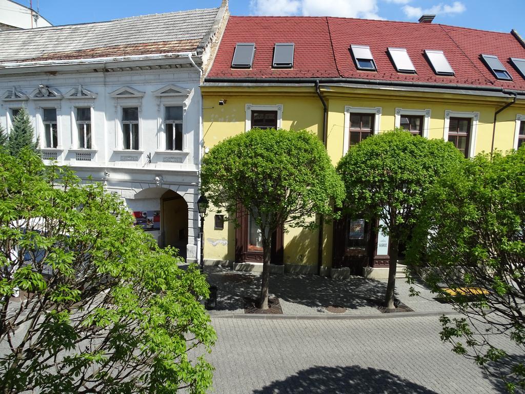 Ovaros Apartman Veszprém Eksteriør bilde